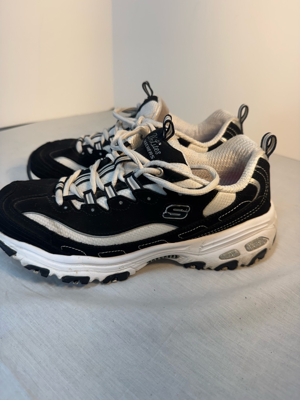 Skechers Men's Black and White Chunky Athletic Sneakers